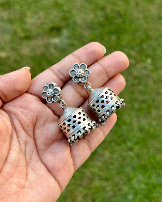 Saanjh Jaali Jhumki Earrings