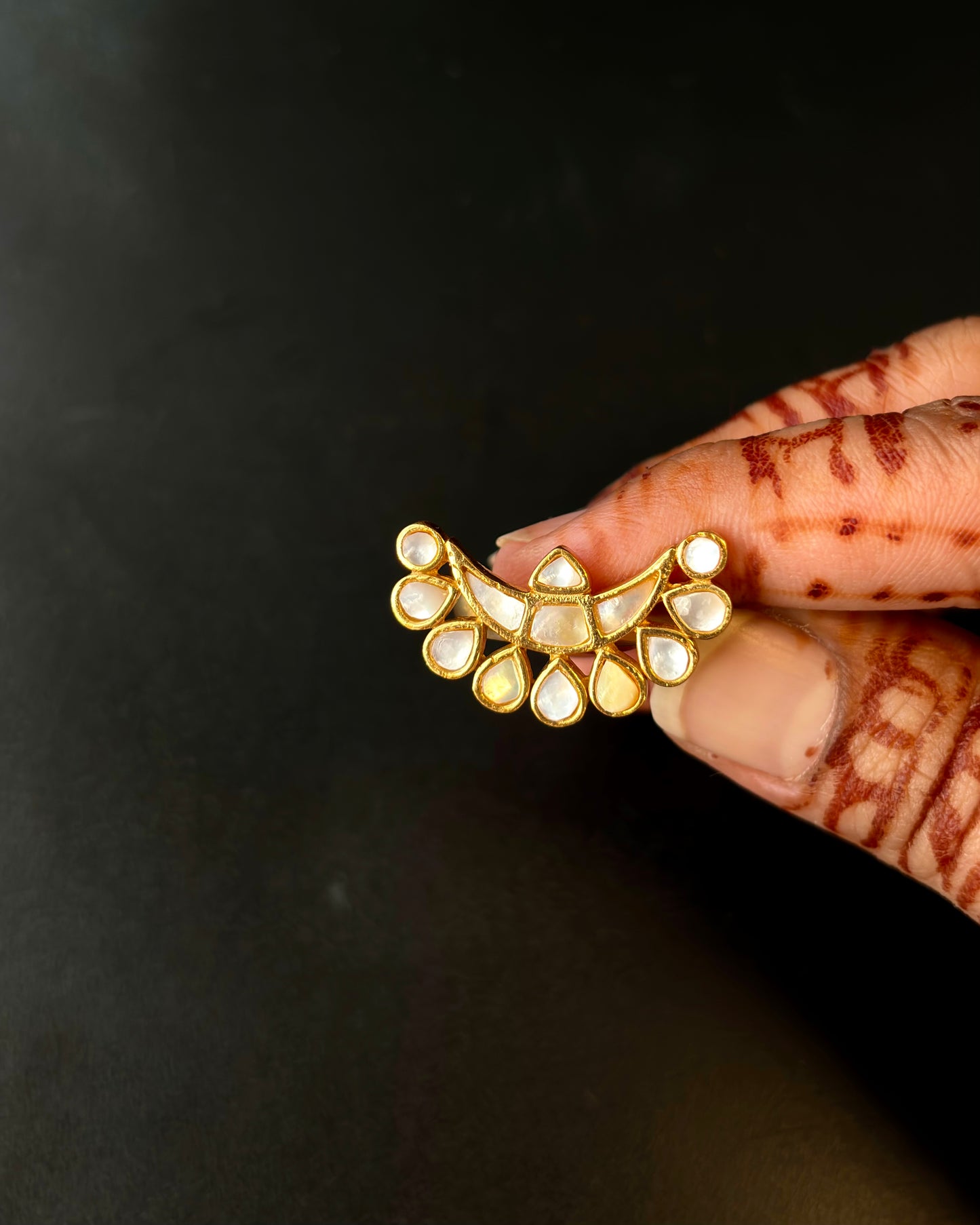 Arohi Mother Of Pearls Silver Ring