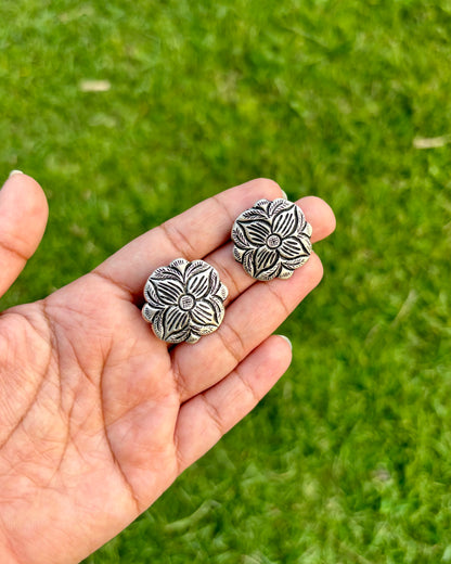 Naqsh Chitai Silver Studs