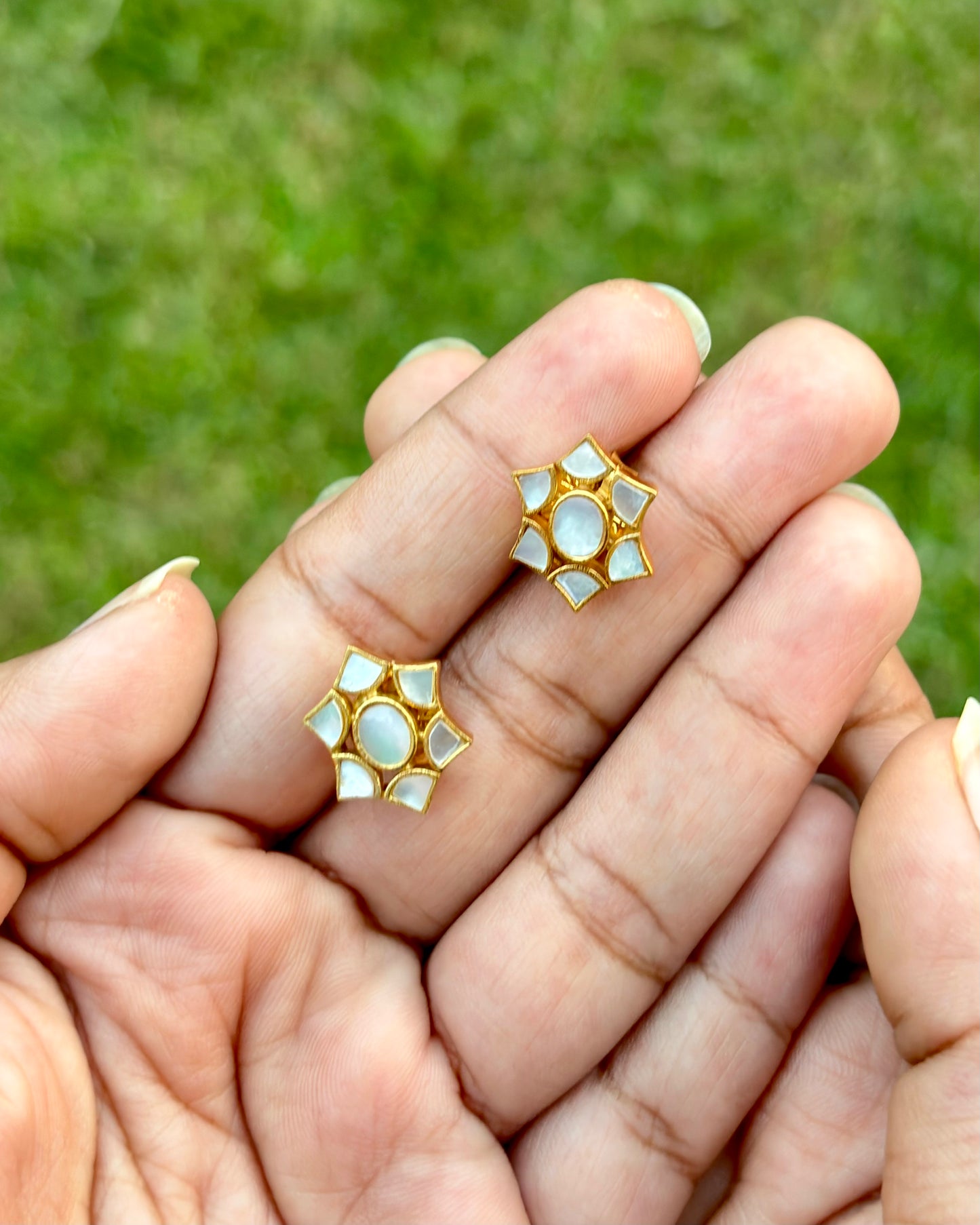 Rasa Mother Of Pearl Silver Studs