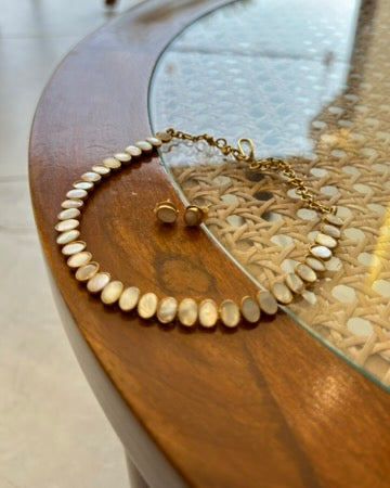 Arka Mother of Pearls Choker Set