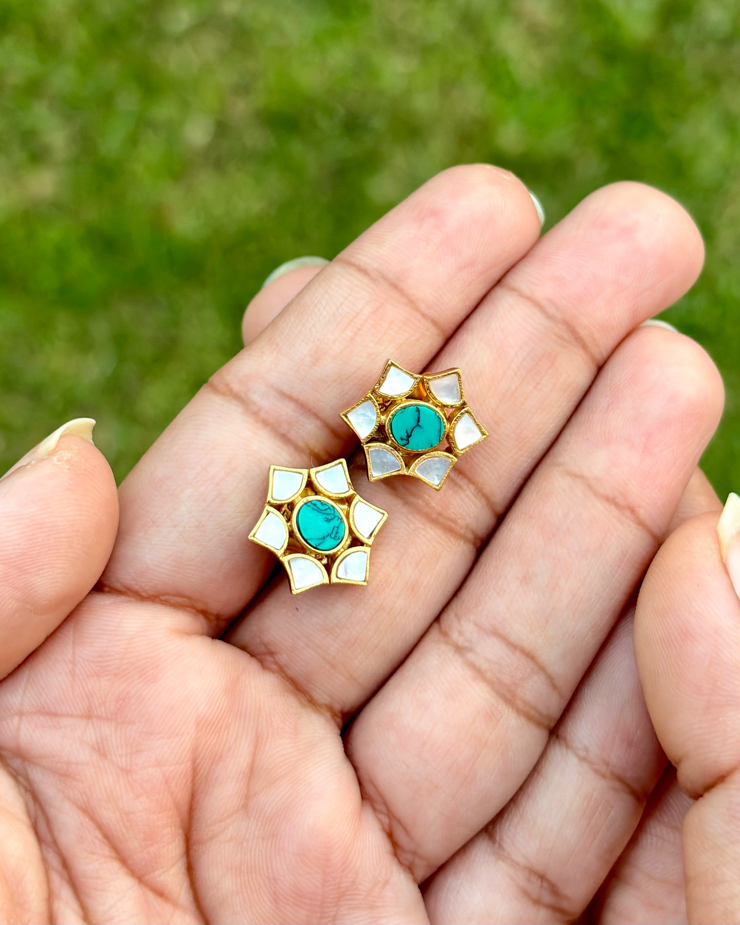 Vani Mother Of Pearl Silver Studs