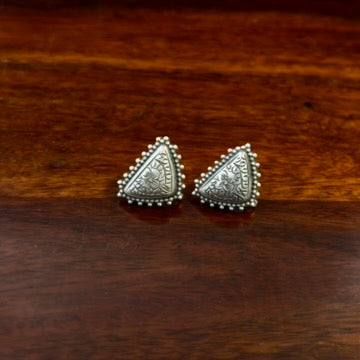 Trayi Silver Studs