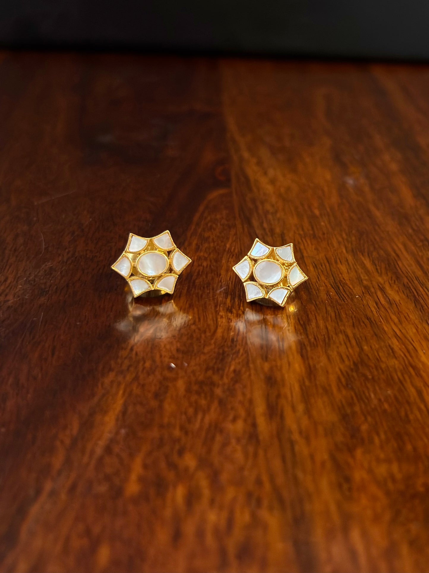 Rasa Mother Of Pearl Silver Studs