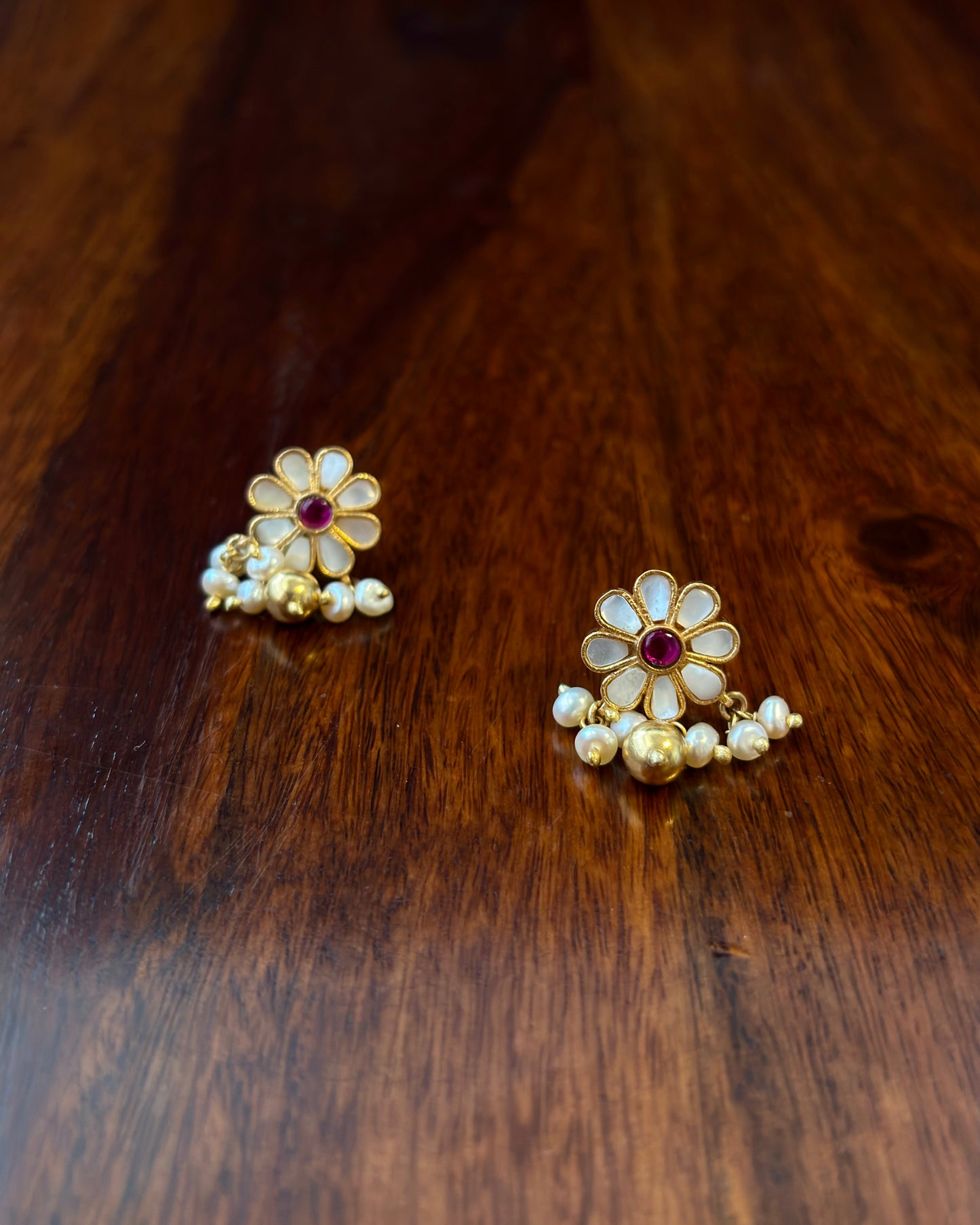 Lavini Mother Of Pearls Silver Earrings