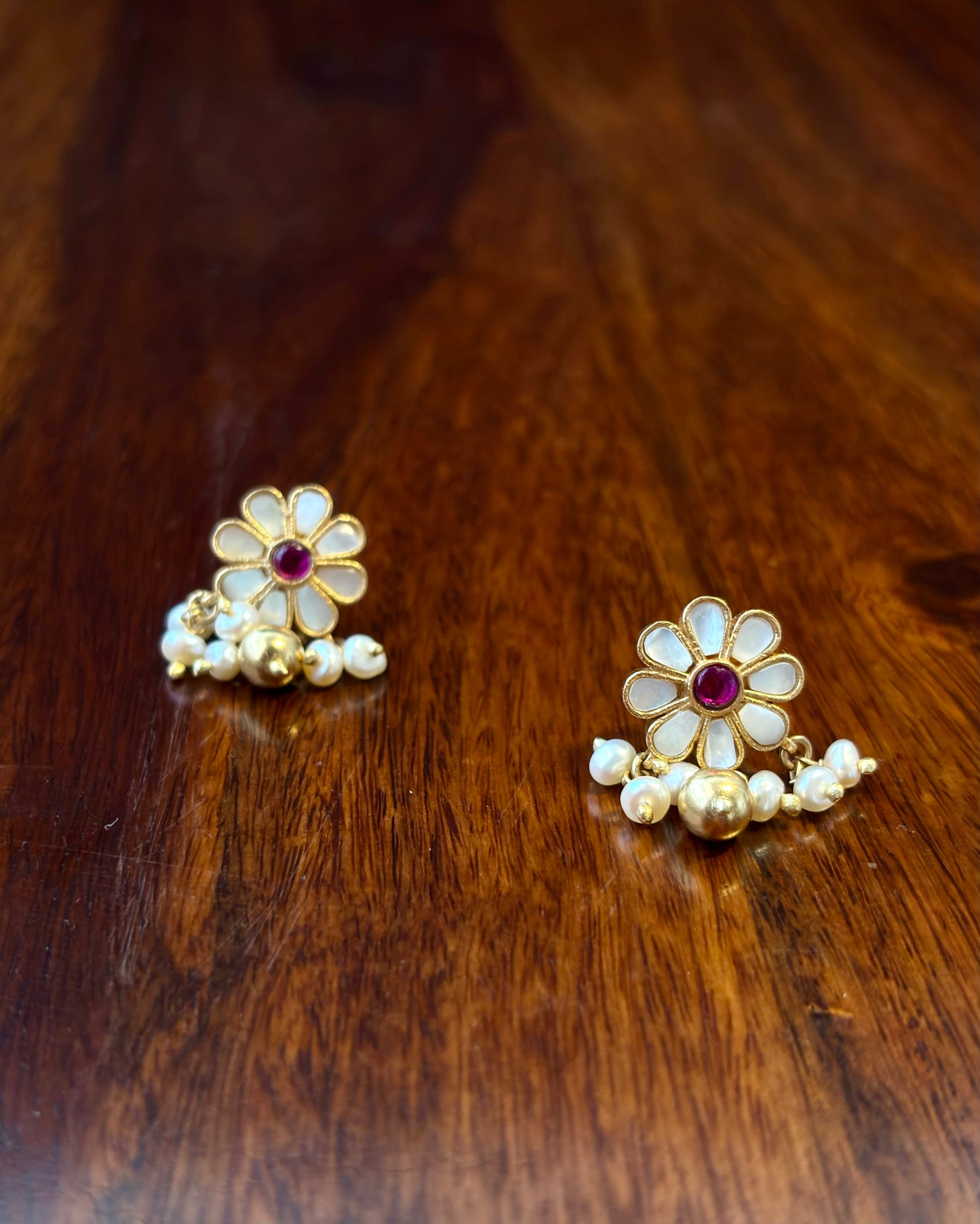 Lavini Mother Of Pearls Silver Earrings