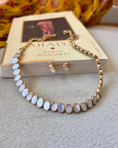 Arka Mother of Pearls Choker Set