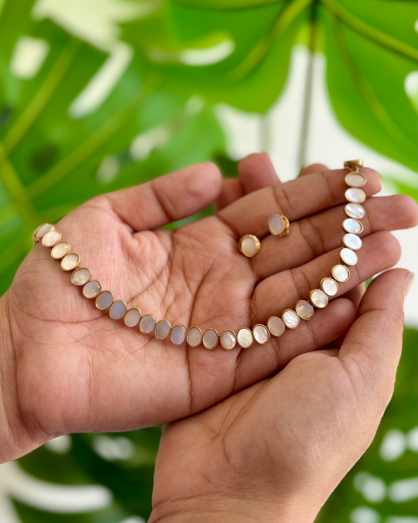Arka Mother of Pearls Choker Set