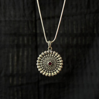 Manikya Whisper Silver Chain Necklace