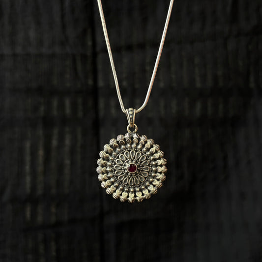 Manikya Whisper Silver Chain Necklace