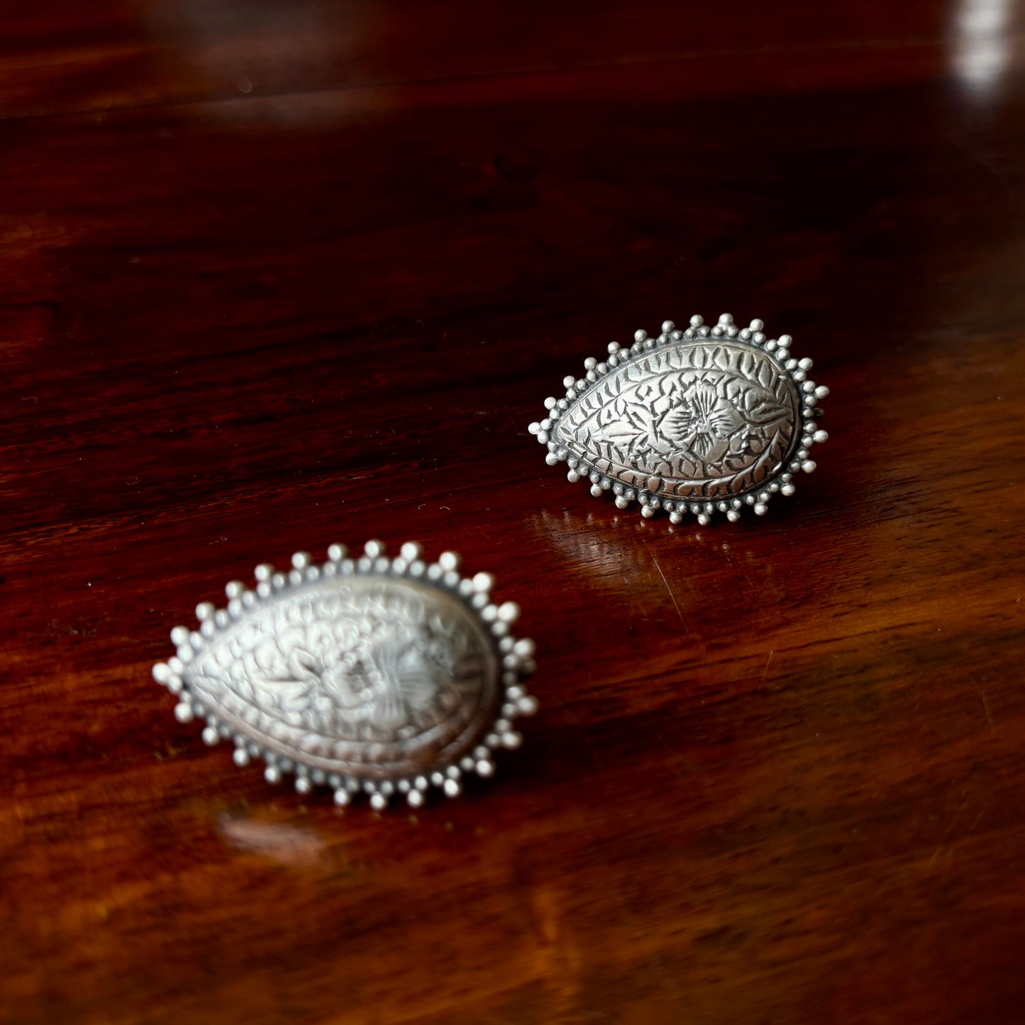 Kairi Teardrop Engraved Silver Studs